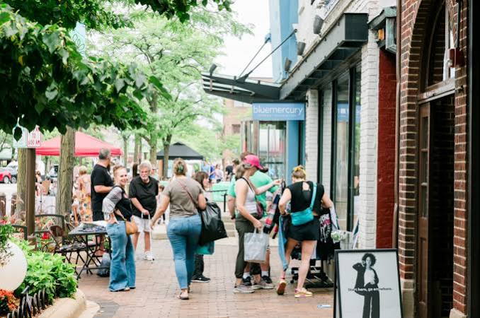 Sidewalk street festival in downtown Highland Park, Illinois