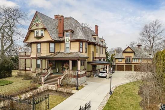 Large Victorian house with coach house, Kenilworth, Illinois