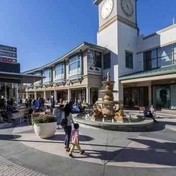 Westfield Old Orchard shopping center, Skokie, Illinois — clock tower and fountain